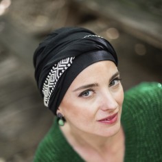 Turbante Oncológico Confort Ikat Negro – Carebell Headwear 2