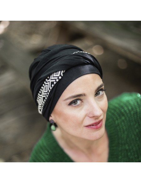 Turbante Oncológico Confort Ikat Negro – Carebell Headwear