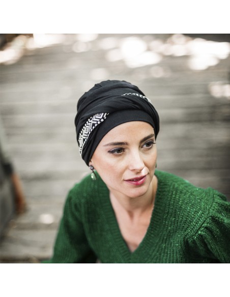 Turbante Oncológico Confort Ikat Negro – Carebell Headwear