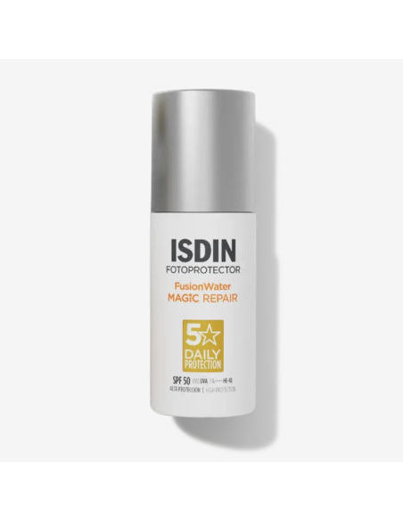 Textura ultraligera y acuosa del protector solar Isdin Age Repair aplicada sobre el rostro para pieles sensibles.