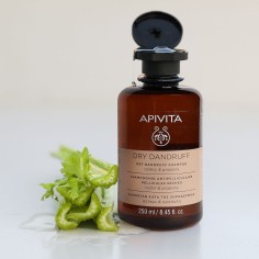 Champú anticaspa seca de Apivita con ingredientes naturales en Oncoestética. 2