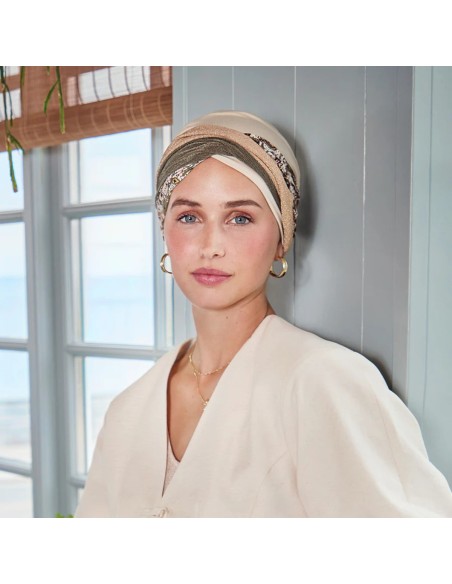Turbante Oncológico · Shakti Wheat Beige Romance de Christine Headwear.