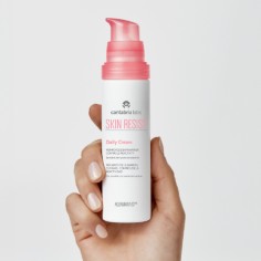 Crema facial calmante e hidratante ideal para la estética oncológica. 2