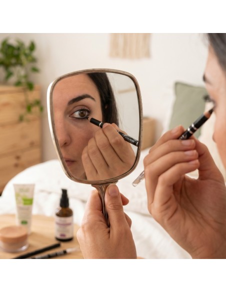 Delineador biologico certificado diseñado para los ojos mas delicados.