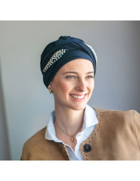 Turbante Oncológico · Confort Ikat Navy · Tejido de Bambú · Carebell Headwear