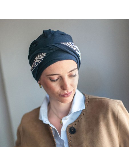 Turbante Oncológico · Confort Ikat Navy · Tejido de Bambú · Carebell Headwear