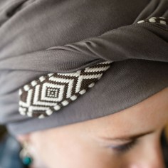 Turbante Oncológico Confort Ikat Brown · Tejido de Bambú... 2