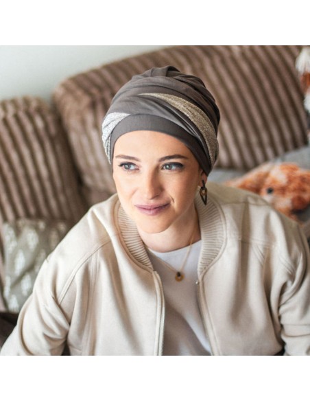 Turbante Oncológico Confort Gala Brown en Tejido de Bambú · Carebell Headwear