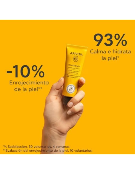 Textura sedosa de la crema calmante Apivita