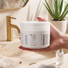 Mascarilla Care Mask de Wig Atelier para el cuidado experto de pelucas.