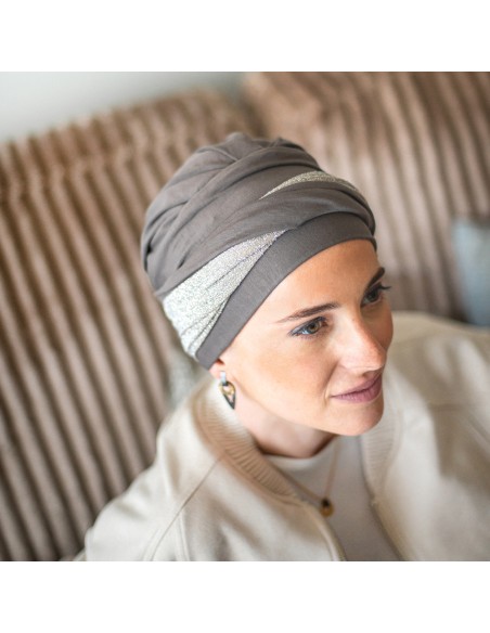 Turbante Oncológico Confort Gala Brown en Tejido de Bambú · Carebell Headwear