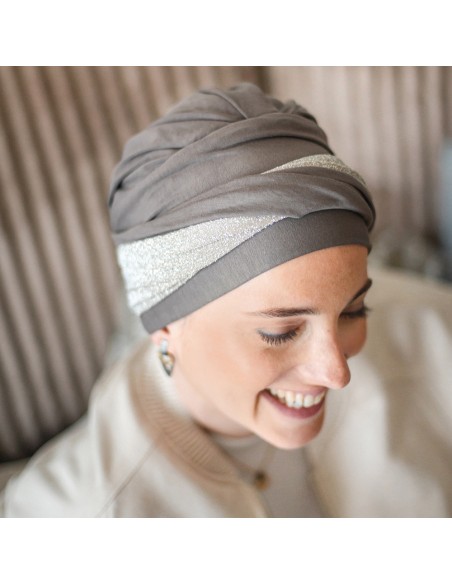 Turbante Oncológico Confort Gala Brown en Tejido de Bambú · Carebell Headwear