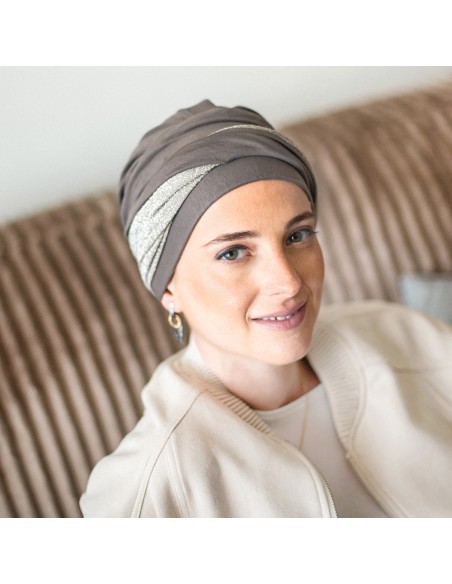 Turbante Oncológico Confort Gala Brown en Tejido de Bambú · Carebell Headwear