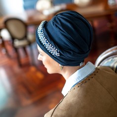 Turbante Oncológico · Confort Ikat Navy · Tejido de Bambú... 2