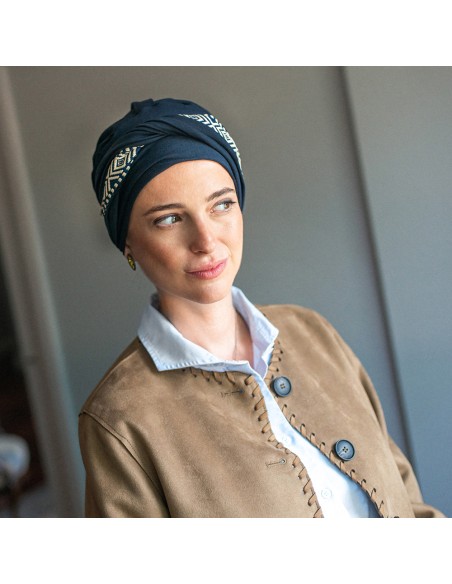 Turbante Oncológico · Confort Ikat Navy · Tejido de Bambú · Carebell Headwear