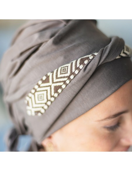 Pañuelo Oncológico Smooth Ikat Brown · Tejido de Bambú · Carebell Headwear