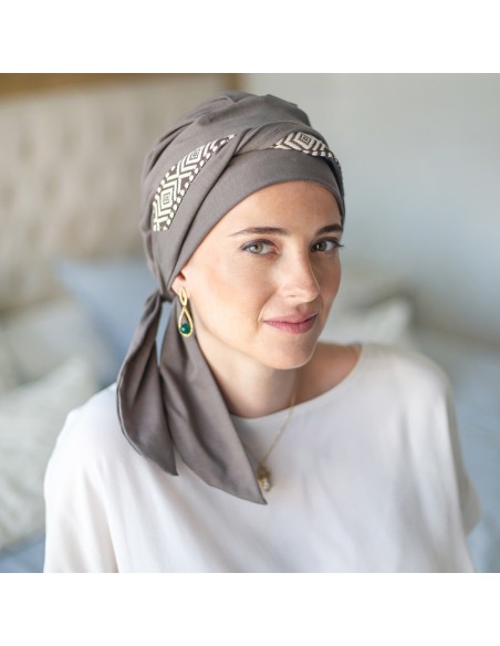 Pañuelo Oncológico Smooth Ikat Brown · Tejido de Bambú · Carebell Headwear