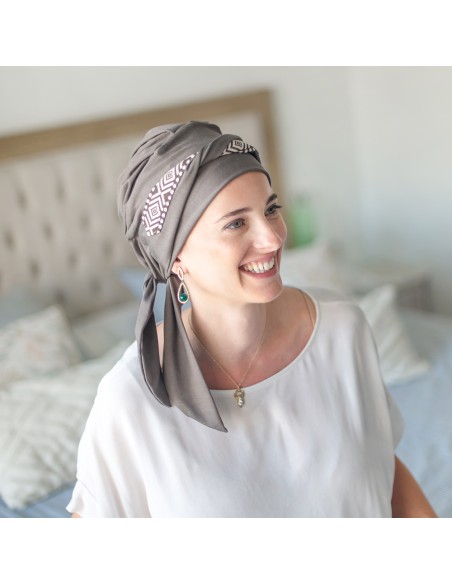 Pañuelo Oncológico Smooth Ikat Brown · Tejido de Bambú · Carebell Headwear