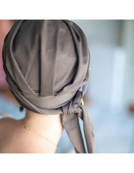 Pañuelo Oncológico Smooth Ikat Brown · Tejido de Bambú · Carebell Headwear