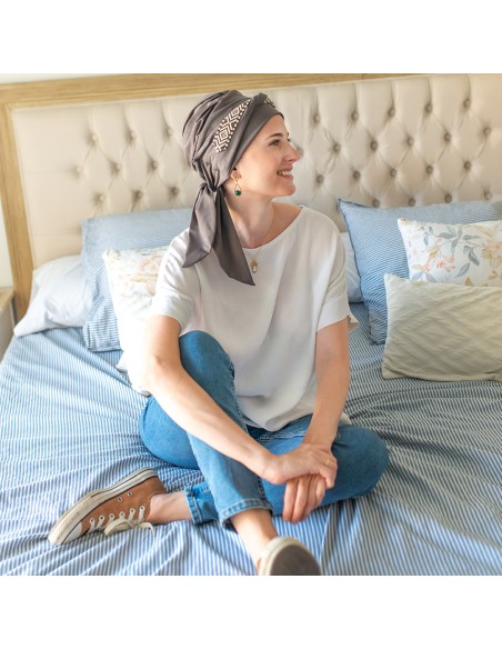 Pañuelo Oncológico Smooth Ikat Brown · Tejido de Bambú · Carebell Headwear
