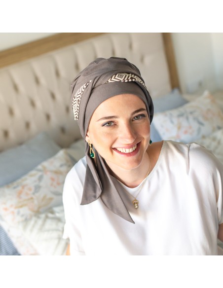 Pañuelo Oncológico Smooth Ikat Brown · Tejido de Bambú · Carebell Headwear