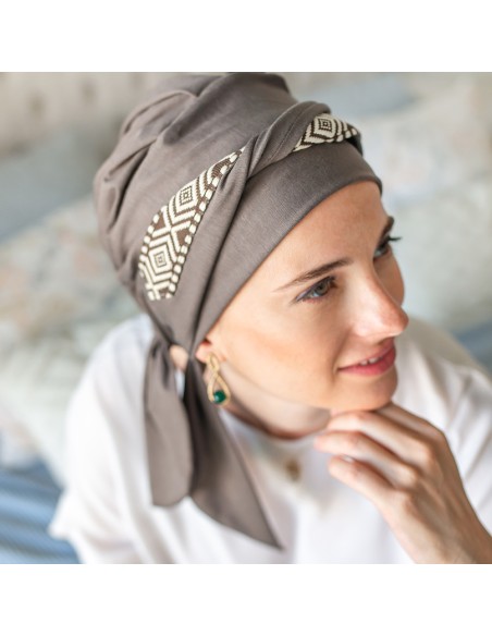 Pañuelo Oncológico Smooth Ikat Brown · Tejido de Bambú · Carebell Headwear