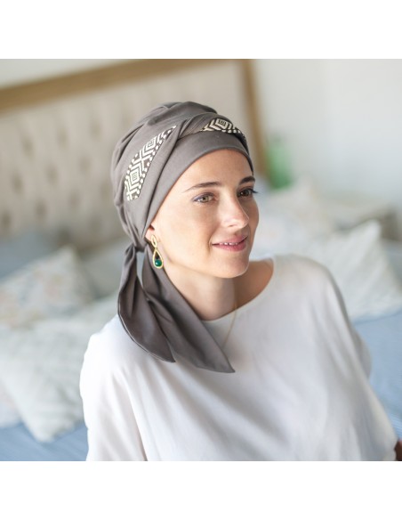 Pañuelo Oncológico Smooth Ikat Brown · Tejido de Bambú · Carebell Headwear