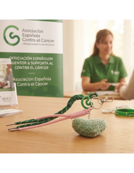 Llavero Asociación Española contra el Cancer.