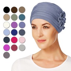 Turbante oncológico Lotus de Christine Headwear disponible en Oncoestética.
