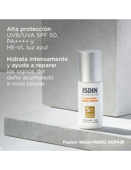 Protección solar de amplio espectro y triple acción antiedad Isdin Age Repair para uso diario en piel delicada.